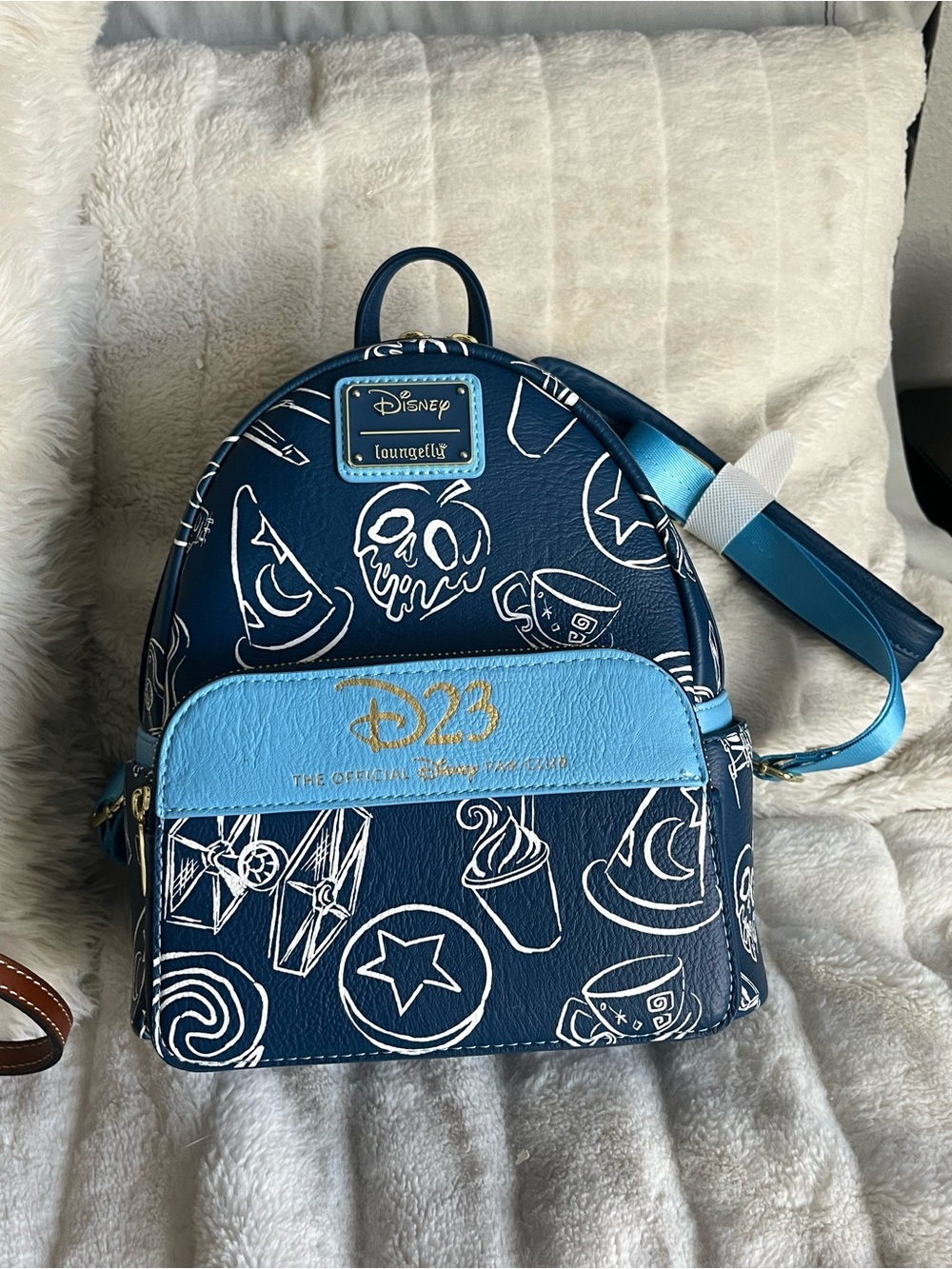LIMITED GOLD MEMBER Disney D23 Fan Club Loungefly Backpack